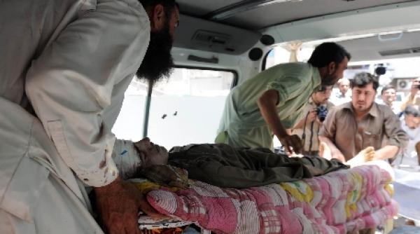 dublu atentat sinucigas cel putin 43 de morti si peste 80 de raniti bomba a fost detonata in fata unei biserici