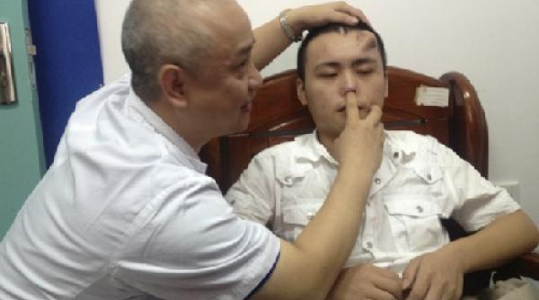 doctorii i au implantat un nas pe frunte foto