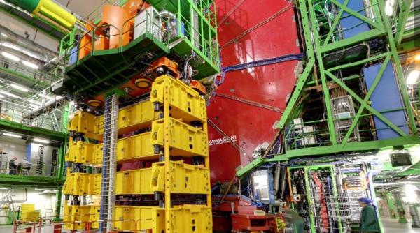 google street view a ajuns la cern fa un tur virtual al laboratoarelor unde a fost gasita particula lui dumnezeu video