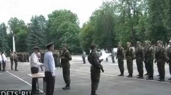video un eveniment neasteptat distruge ceremonialul militar