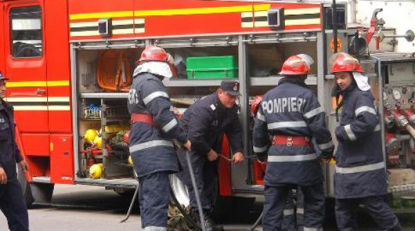 un autobuz a luat foc langa un centru comercial din suceava