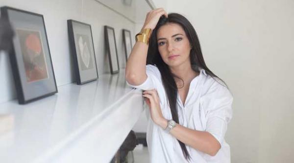 pictura pe ipad expusa de alina teodorescu blind eyed choice la galateca 3 6 octombrie