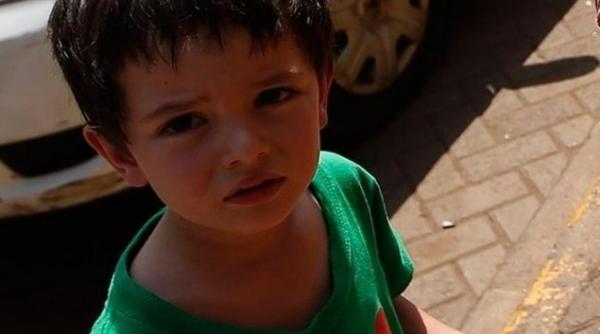 reactia emotionanta a unui baietel de patru ani in fata teroristilor ce le a zis i a lasat fara cuvinte