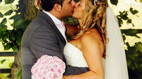 s au casatorit si au plecat in luna de miere ce i a facut sotia acolo este incredibil