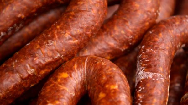 alerta alimentara carnati romanesti interzisi pe piata europeana din cauza unui colorant