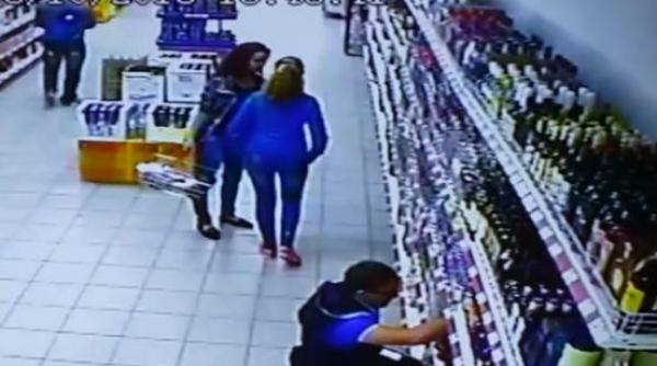 doua fete la raft cauta bautura ce a urmat este incredibil video