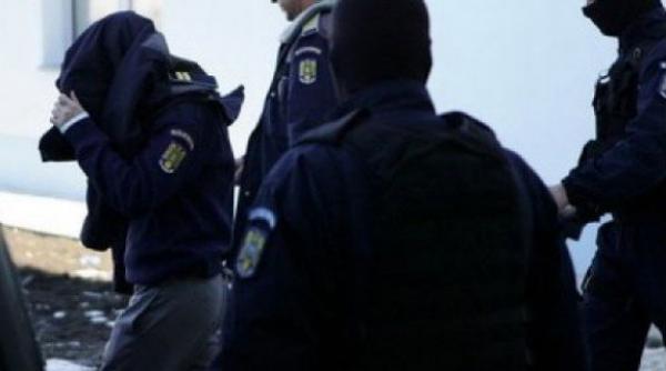 un suspect de furt s a aruncat de la etajul 4 al sectiei de politie unde era anchetat