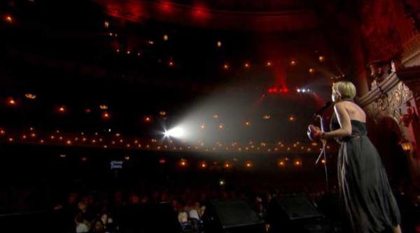 tv5monde difuzeaza concertul special edith piaf din new york