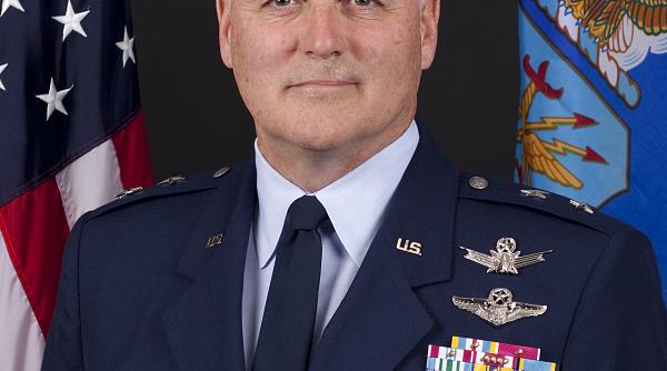 general american demis pentru conduita personala inadecvata ce divizie conducea generalul