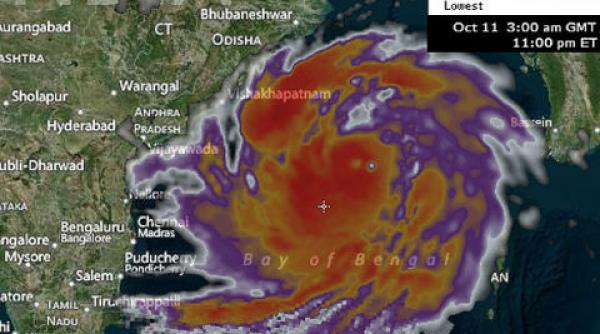 cel mai puternic ciclon din ultimii 140 de ani a ucis deja cinci oameni in india