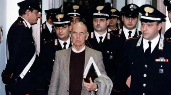 funeraliile nazistului erich priebke vor avea loc marti la roma