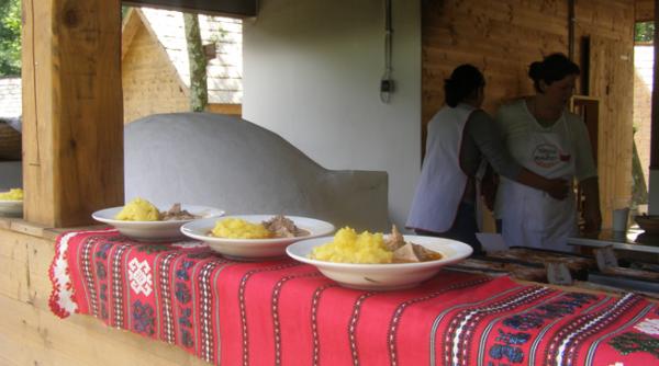 targul de tara din muzeul in aer liber din dumnbrava sibiului o actiune culturala dar si de promovare patrimonial traditionala