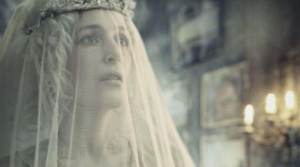 gillian anderson de la scully la domnisoara havisham in marile sperante