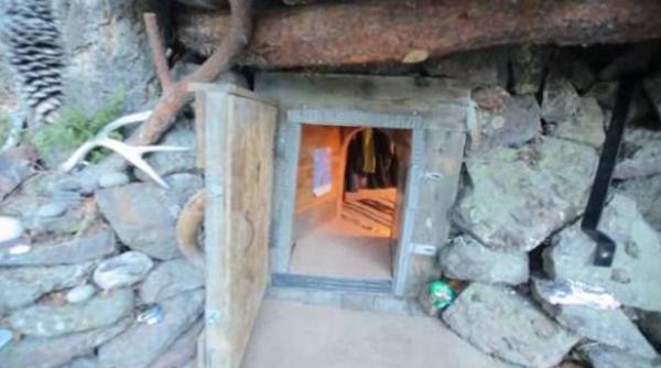 un american taieste ca un hobbit si a parasit familia si s a mutat in subteran vezi imagini incredibile video