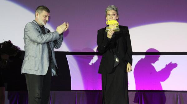 comedy cluj la final premiul de excelenta pentru cuplul tata fiica amza si oana pellea