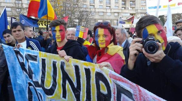 mii de persoane participa in capitala la un mars pentru unirea basarabiei cu romania