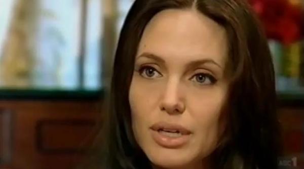 angelina jolie ar putea primi 50 de milioane de dolari pentru un volum autobiografic