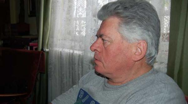 nichita stanescu eu sunt mort demult va pup pe toti undeva fara bani ii cinstea pe prieteni cu sampanie frantuzeasca cordon rouge