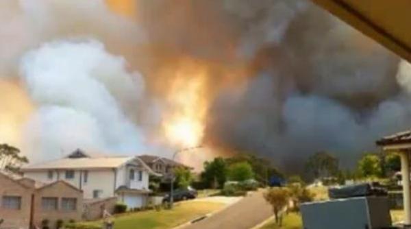 pompierii vor sa evite un mega incendiu in sud estul australiei video