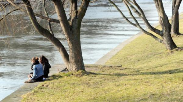 temperaturi de primavara pana spre sfarsitul lunii prognoza meteo pentru intervalul 21 octombrie 3 noiembrie 2013