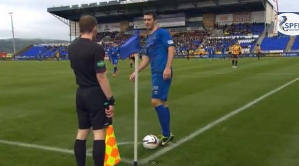 tradati de arbitru au marcat dupa o super schema dar tusierul nu a respectat intelegerea video