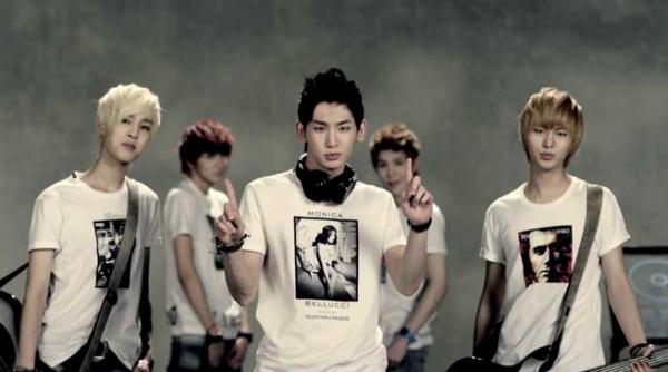 inca 50 de bilete vip la show ul led apple