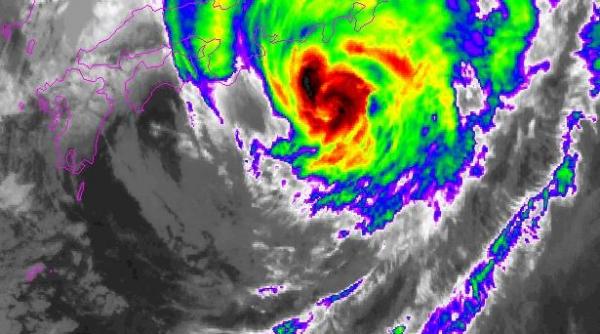 alerta maxima in japonia un nou taifun se apropie de fukushima