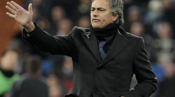 portughezul jose mourinho amendat pentru comportament inadecvat