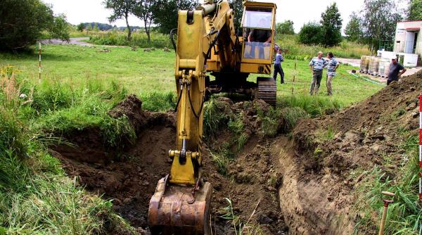 constantean ucis de propriul excavator nu mergea asa ca ca s a bagat sub el sa l repare