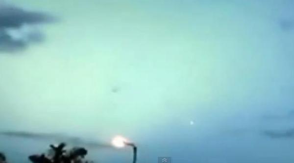 aparitie bizara pe cer in columbia ce a filmat un barbat in timpul unui spectacol de dans video