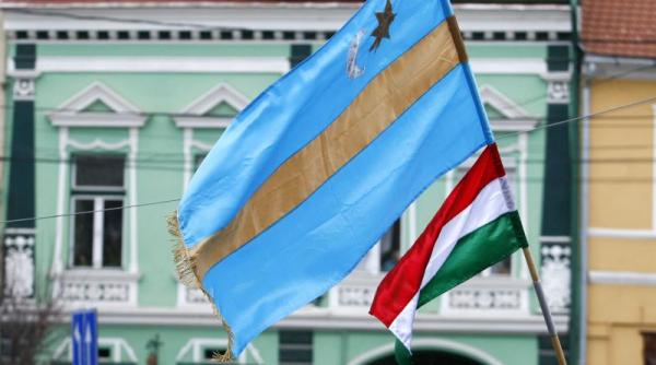 mars pentru autonomie in covasna trenul care urma sa transporte 1 000 de harghiteni s a defectat korodi este o manarie a sigurantei de stat