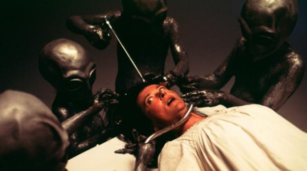 afla povestile oamenilor rapiti de extraterestri