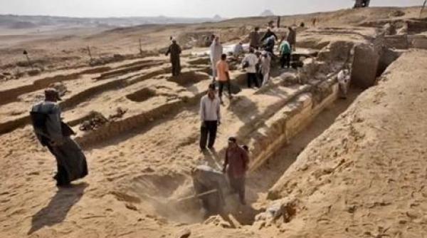descoperire uluitoare in egipt ce au gasit arheologii intr un cimitir la sud vest de cairo video