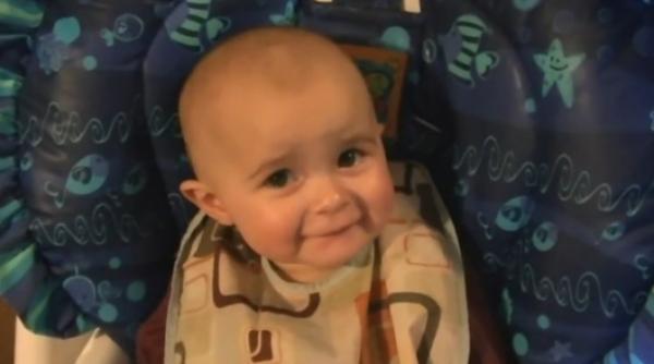 impresionant un copilas de doar zece luni plange ca un adult video