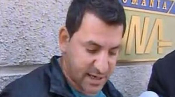 un barbat s a stropit cu benzina in fata sediului dna si ameninta ca isi da foc