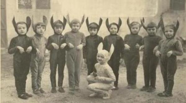 cum se deghizau in trecut oamenii pentru sarbatoarea de halloween galerie foto