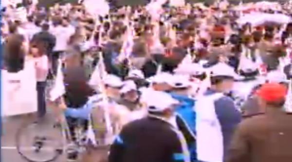 medicii protesteaza in fata guvernului