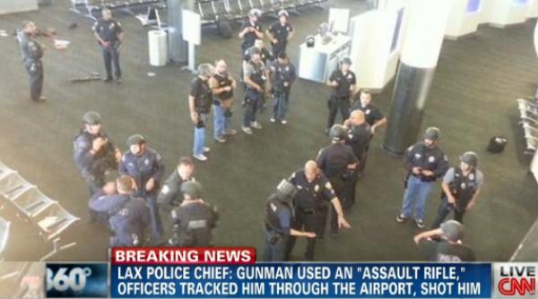 un mort si sapte raniti in urma atacului de pe aeroportul din los angeles