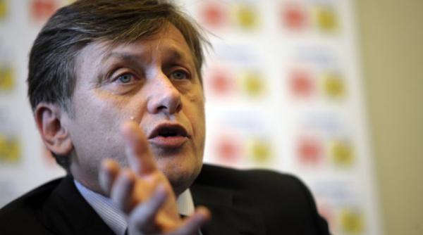 antonescu presedintelui basescu la multi ani cum se ureaza fiecaruia atunci cand ii vine randul