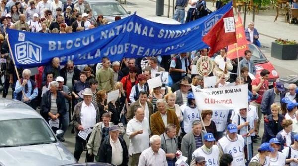 dascalii ameninta cu inchiderea scolilor mii sindicalisti din invatamant asteptati sa protesteze maine la guvern si parlament