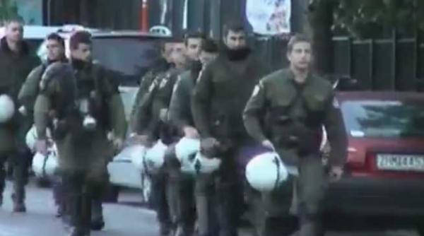 grecia politia a evacuat in forta sediul ocupat al postului national de televiziune