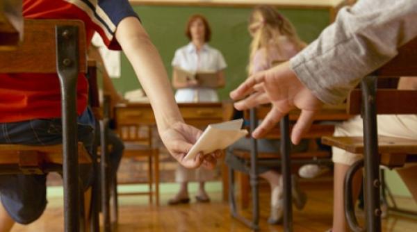 ceva mai amuzant nu po i citi biletetul de dragoste trimis de un baiat unei feti e de care era indragostit