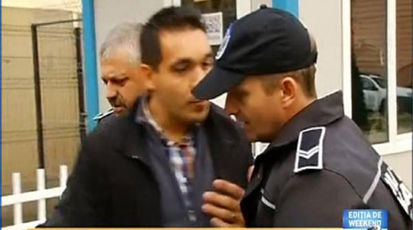 politistul care a agresat un jurnalist antena 3 a fost demis masina antena 3 a fost vandalizata