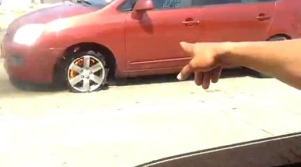 habar n avea ca facuse pana o femeie merge cu roata ferfenite pana ia masina foc