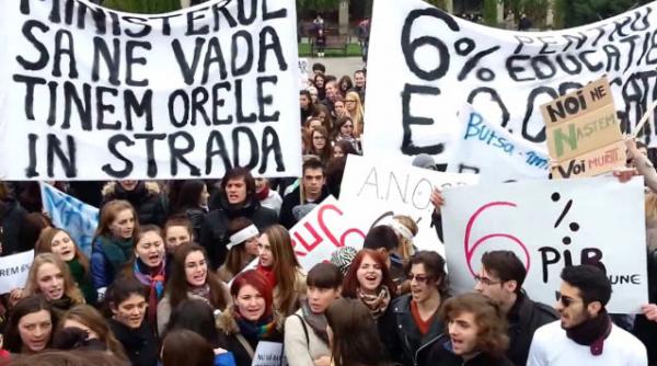 studentii bucuresteni au blocat traficul in fata ministerului educatiei