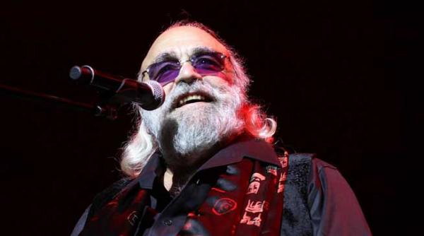 gluma macabra pe net zvon cu moartea lui demis