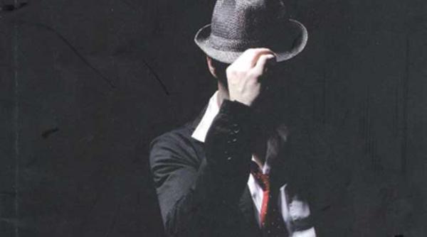 un detectiv cu usoare batai de cap