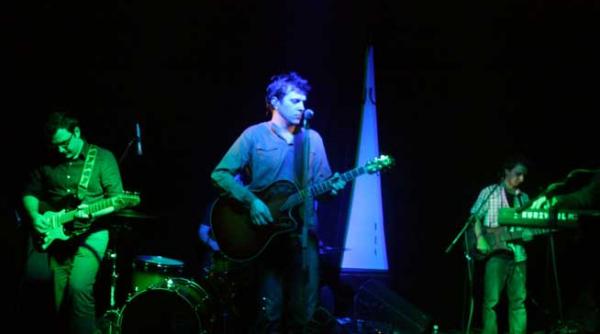 formatia byron a realizat coloana sonora pentru serialul de fictiune ramai cu mine