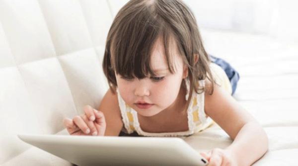 atentie smartphone urile si tabletele va pot afecta grav copiii
