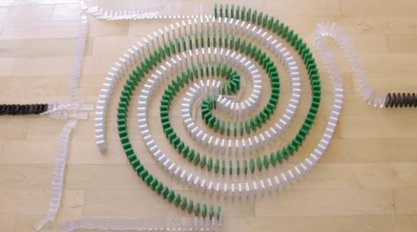 cel mai tare domino pe care l ai vazut vreodata video